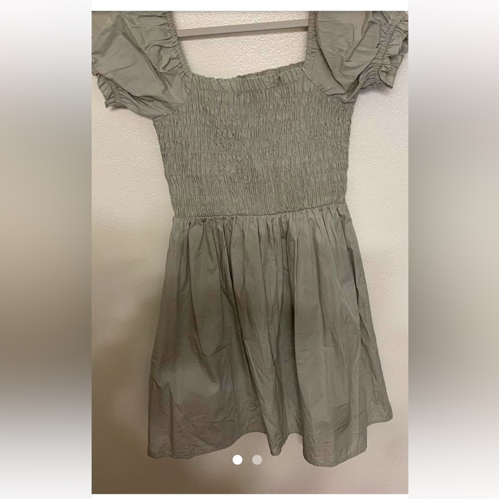 ASOS size 4 dress, never worn but washed. 💯 cotton. Sage green color
